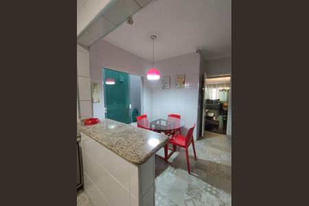 Casa para alugar com 250m², 3 quartos e 2 vagas Casa para alugar com 250m², 3 quartos e 2 vagasCozinha