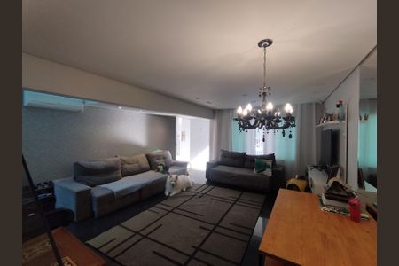 Casa para alugar com 250m², 3 quartos e 2 vagas Casa para alugar com 250m², 3 quartos e 2 vagasSala