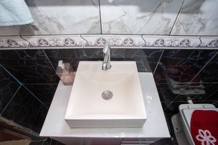 Casa à venda com 230m², 4 quartos e 2 vagasBanheiro - Casa 1