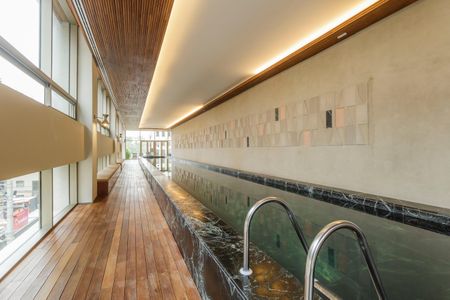 Apartamento à venda com 90m², 2 quartos e sem vagaÁrea comum - Piscina