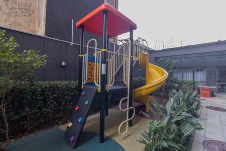 Apartamento para alugar com 27m², 1 quarto e sem vaga Apartamento para alugar com 27m², 1 quarto e sem vagaÁrea comum - Playground