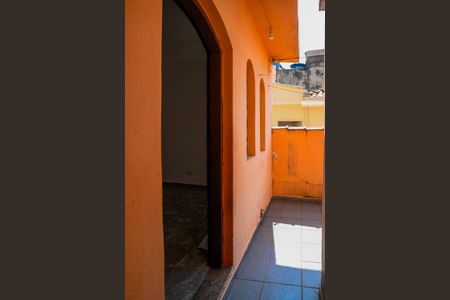 Casa para alugar com 75m², 2 quartos e 1 vaga Casa para alugar com 75m², 2 quartos e 1 vagaCorredor externo