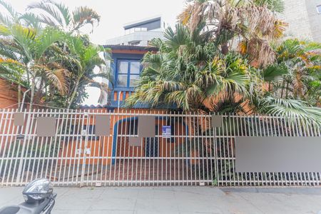 Casa para alugar com 280m², 6 quartos e sem vagaFachada