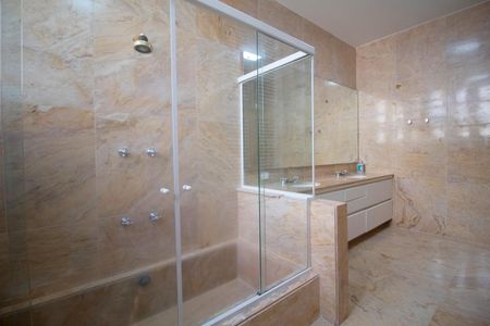 Apartamento à venda com 520m², 5 quartos e 4 vagasBanheiro da Suíte 3