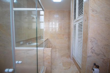 Apartamento à venda com 520m², 5 quartos e 4 vagasBanheiro da Suíte 3