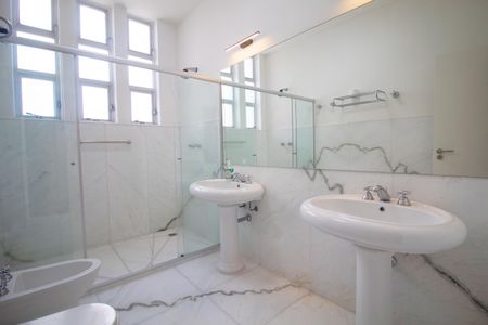 Apartamento à venda com 520m², 5 quartos e 4 vagasBanheiro da Suíte 5