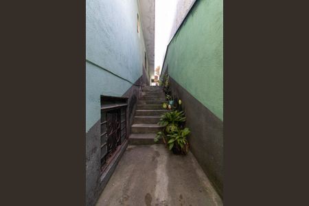 Casa à venda com 129m², 2 quartos e 2 vagasEscada