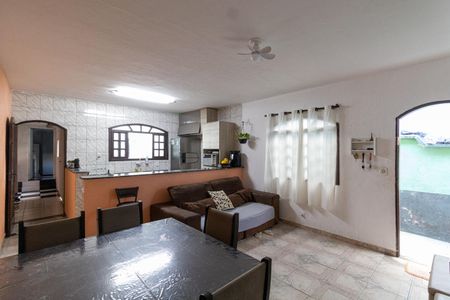 Casa à venda com 129m², 2 quartos e 2 vagasSala/Cozinha