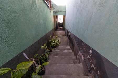 Casa à venda com 129m², 2 quartos e 2 vagasEscada