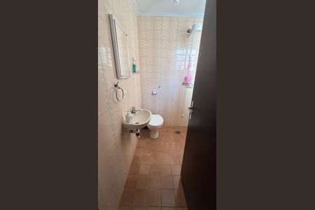 Casa para alugar com 200m², 4 quartos e 3 vagas Casa para alugar com 200m², 4 quartos e 3 vagasBanheiro da Suíte 1