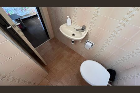 Casa para alugar com 200m², 4 quartos e 3 vagas Casa para alugar com 200m², 4 quartos e 3 vagasBanheiro da Suíte 1