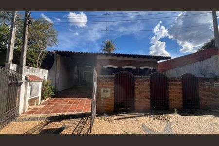 Casa para alugar com 200m², 4 quartos e 3 vagas Casa para alugar com 200m², 4 quartos e 3 vagasÁrea Externa