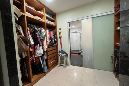 Casa para alugar com 360m², 4 quartos e 4 vagas Casa para alugar com 360m², 4 quartos e 4 vagasQuarto