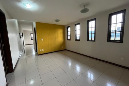 Casa para alugar com 360m², 4 quartos e 4 vagas Casa para alugar com 360m², 4 quartos e 4 vagasSala 2