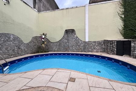 Casa para alugar com 360m², 4 quartos e 4 vagas Casa para alugar com 360m², 4 quartos e 4 vagasQuintal