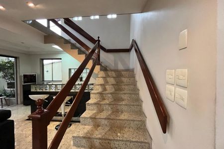 Casa para alugar com 360m², 4 quartos e 4 vagas Casa para alugar com 360m², 4 quartos e 4 vagasSala