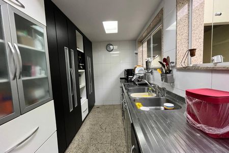 Casa para alugar com 360m², 4 quartos e 4 vagas Casa para alugar com 360m², 4 quartos e 4 vagasCozinha