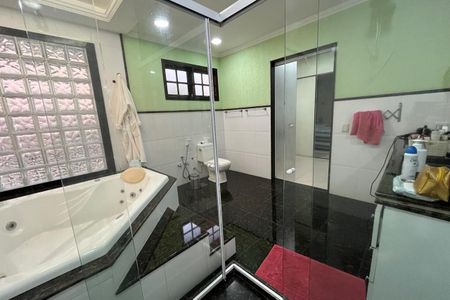 Casa para alugar com 360m², 4 quartos e 4 vagas Casa para alugar com 360m², 4 quartos e 4 vagasBanheiro