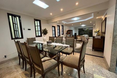 Casa para alugar com 360m², 4 quartos e 4 vagas Casa para alugar com 360m², 4 quartos e 4 vagasSala