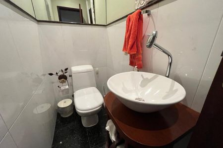 Casa para alugar com 360m², 4 quartos e 4 vagas Casa para alugar com 360m², 4 quartos e 4 vagasLavabo