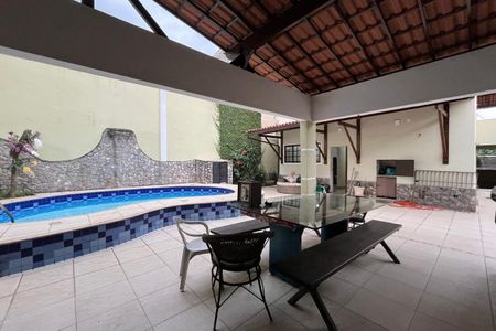 Casa para alugar com 360m², 4 quartos e 4 vagas Casa para alugar com 360m², 4 quartos e 4 vagasQuintal