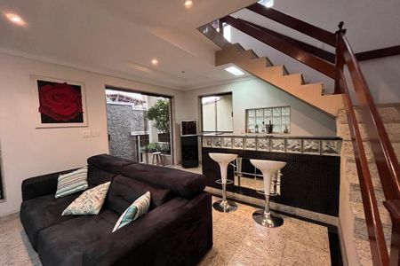 Sala de casa para alugar com 4 quartos, 360m² em Jardim Vinte E Cinco de Agosto, Duque de Caxias
