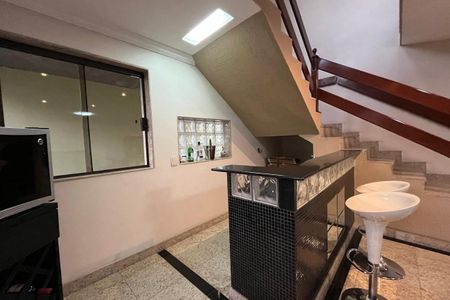 Casa para alugar com 360m², 4 quartos e 4 vagas Casa para alugar com 360m², 4 quartos e 4 vagasSala