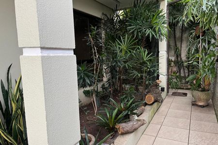 Casa para alugar com 360m², 4 quartos e 4 vagas Casa para alugar com 360m², 4 quartos e 4 vagasVaranda