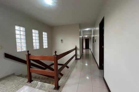 Casa para alugar com 360m², 4 quartos e 4 vagas Casa para alugar com 360m², 4 quartos e 4 vagasCorredor
