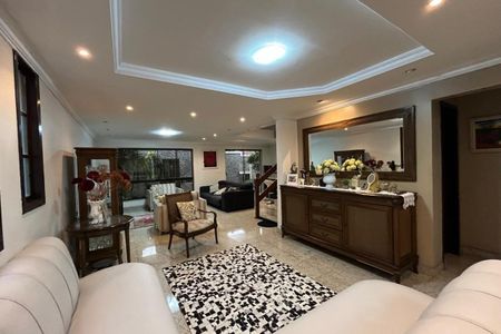 Casa para alugar com 360m², 4 quartos e 4 vagas Casa para alugar com 360m², 4 quartos e 4 vagasSala