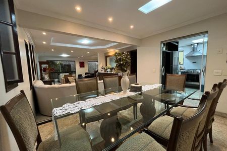 Casa para alugar com 360m², 4 quartos e 4 vagas Casa para alugar com 360m², 4 quartos e 4 vagasSala