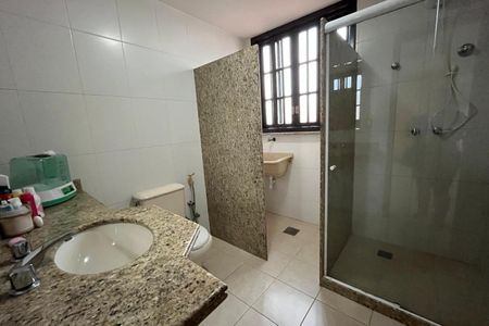 Casa para alugar com 360m², 4 quartos e 4 vagas Casa para alugar com 360m², 4 quartos e 4 vagasBanheiro 2