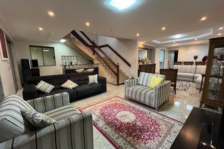 Sala de casa para alugar com 4 quartos, 360m² em Jardim Vinte E Cinco de Agosto, Duque de Caxias