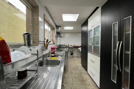 Casa para alugar com 360m², 4 quartos e 4 vagas Casa para alugar com 360m², 4 quartos e 4 vagasCozinha