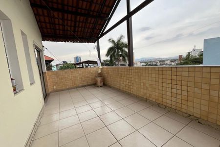 Casa para alugar com 360m², 4 quartos e 4 vagas Casa para alugar com 360m², 4 quartos e 4 vagasVarandaCobertura