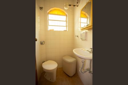 Casa para alugar com 380m², 4 quartos e 4 vagasBanheiro de Serviço