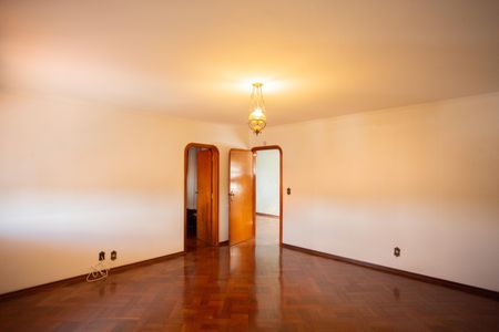 Casa para alugar com 380m², 4 quartos e 4 vagasSuíte