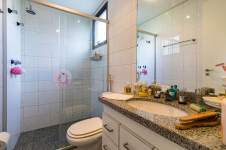 Apartamento à venda com 185m², 3 quartos e 3 vagas Apartamento à venda com 185m², 3 quartos e 3 vagasBanheiro da Suíte 2