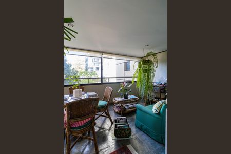 Apartamento à venda com 185m², 3 quartos e 3 vagas Apartamento à venda com 185m², 3 quartos e 3 vagasVaranda