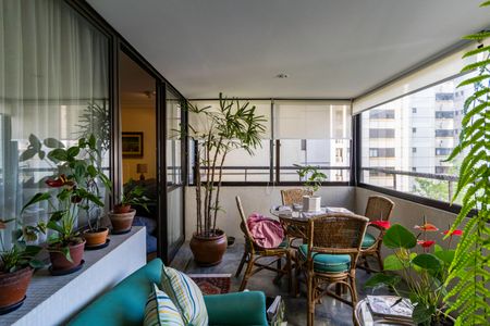 Apartamento à venda com 185m², 3 quartos e 3 vagas Apartamento à venda com 185m², 3 quartos e 3 vagasVaranda