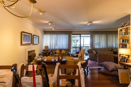 Apartamento à venda com 185m², 3 quartos e 3 vagas Apartamento à venda com 185m², 3 quartos e 3 vagasSala