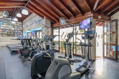 Apartamento à venda com 185m², 3 quartos e 3 vagas Apartamento à venda com 185m², 3 quartos e 3 vagasÁrea comum - Academia