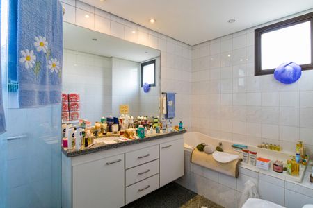 Apartamento à venda com 185m², 3 quartos e 3 vagas Apartamento à venda com 185m², 3 quartos e 3 vagasBanheiro da Suíte 3