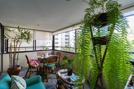 Apartamento à venda com 185m², 3 quartos e 3 vagas Apartamento à venda com 185m², 3 quartos e 3 vagasVaranda