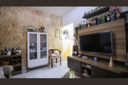 Casa à venda com 175m², 2 quartos e 2 vagas Casa à venda com 175m², 2 quartos e 2 vagasSala