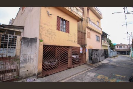 Casa à venda com 175m², 2 quartos e 2 vagas Casa à venda com 175m², 2 quartos e 2 vagasFachada