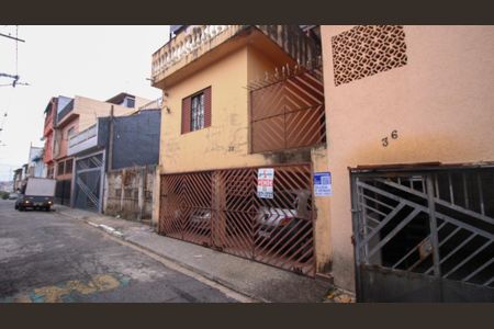 Casa à venda com 175m², 2 quartos e 2 vagas Casa à venda com 175m², 2 quartos e 2 vagasFachada