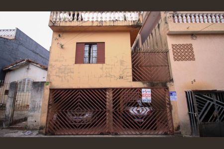 Casa à venda com 175m², 2 quartos e 2 vagas Casa à venda com 175m², 2 quartos e 2 vagasFachada