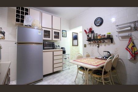 Casa à venda com 175m², 2 quartos e 2 vagas Casa à venda com 175m², 2 quartos e 2 vagasCozinha