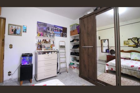 Casa à venda com 175m², 2 quartos e 2 vagas Casa à venda com 175m², 2 quartos e 2 vagasQuarto 1